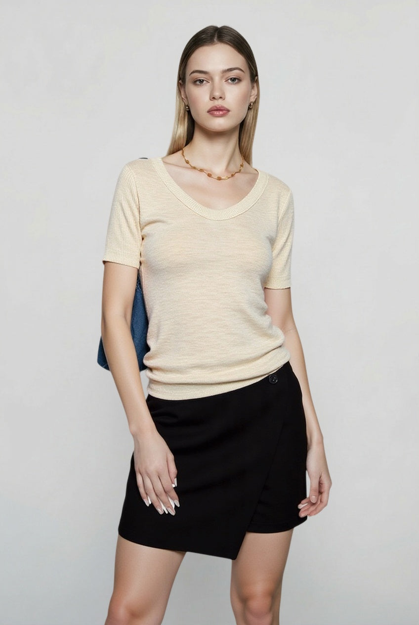 Breathable U Neck Fitted Shoulder Knit T-shirt