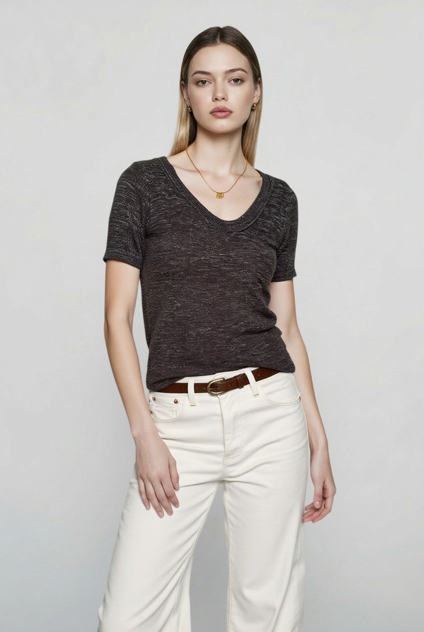 Breathable U Neck Fitted Shoulder Knit T-shirt